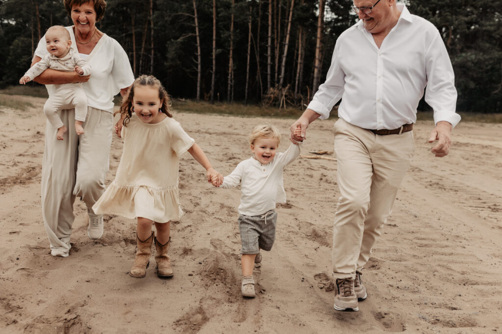 Spontaan moment tijdens familiefotoshoot in Noord-Brabant