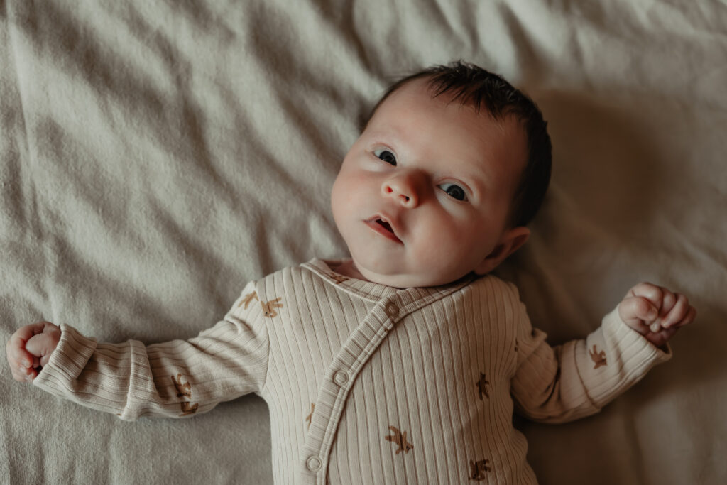 baby alleen op zachte deken – fotoshoot pasgeboren baby