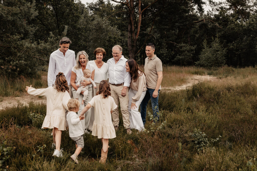 Familie fotoshoot Breda met drie generaties samen Galderse Heide.