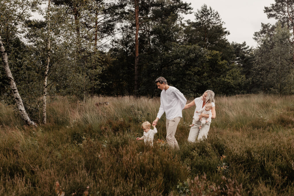 Tijdens een familie fotoshoot Breda maken we ook gezinsfoto's van de aparte gezinnen.